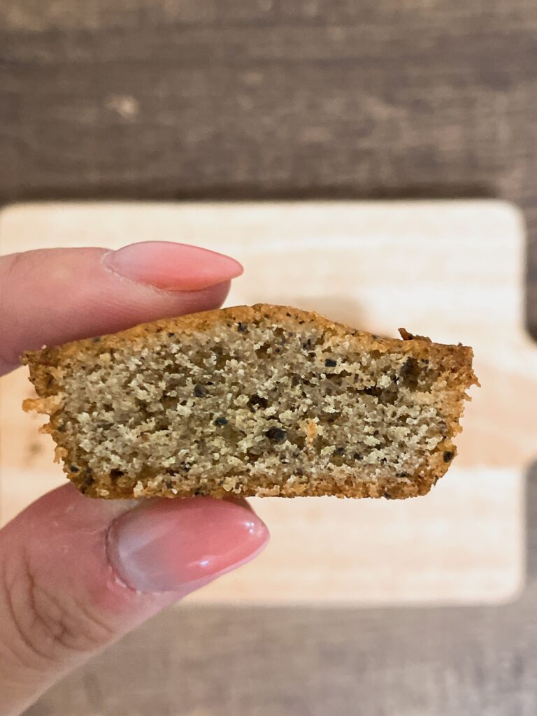 高崎フィナンシェのほうじ茶フィナンシェ 断面図