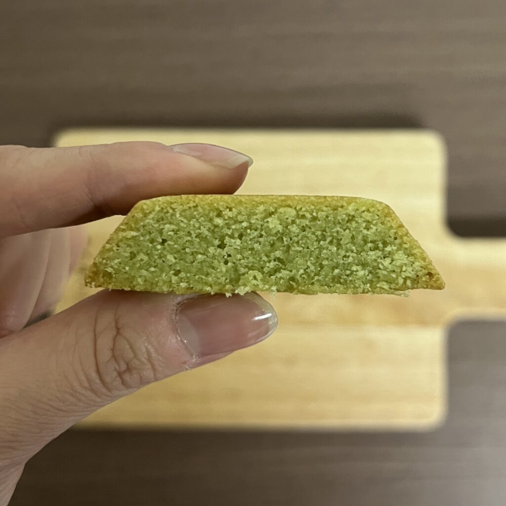 ブールミッシュのフィナンシェ・ピスタチオ 断面図