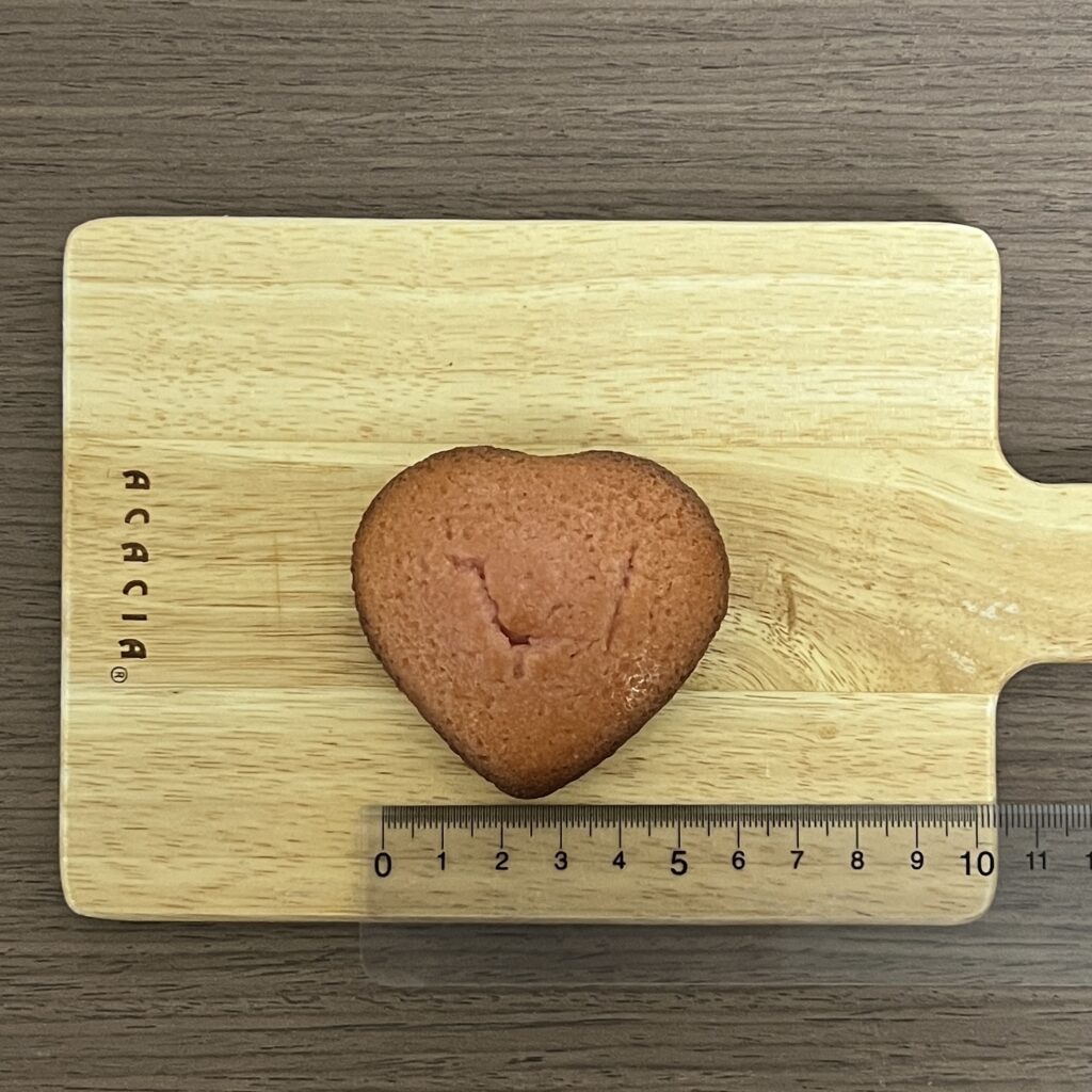 コート・ダジュールの苺の想いハートフィナンシェ 大きさ02