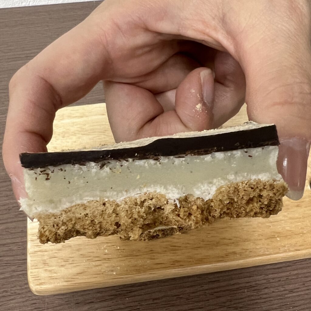 ラトリエグルメのきな粉とキャラメル 断面図