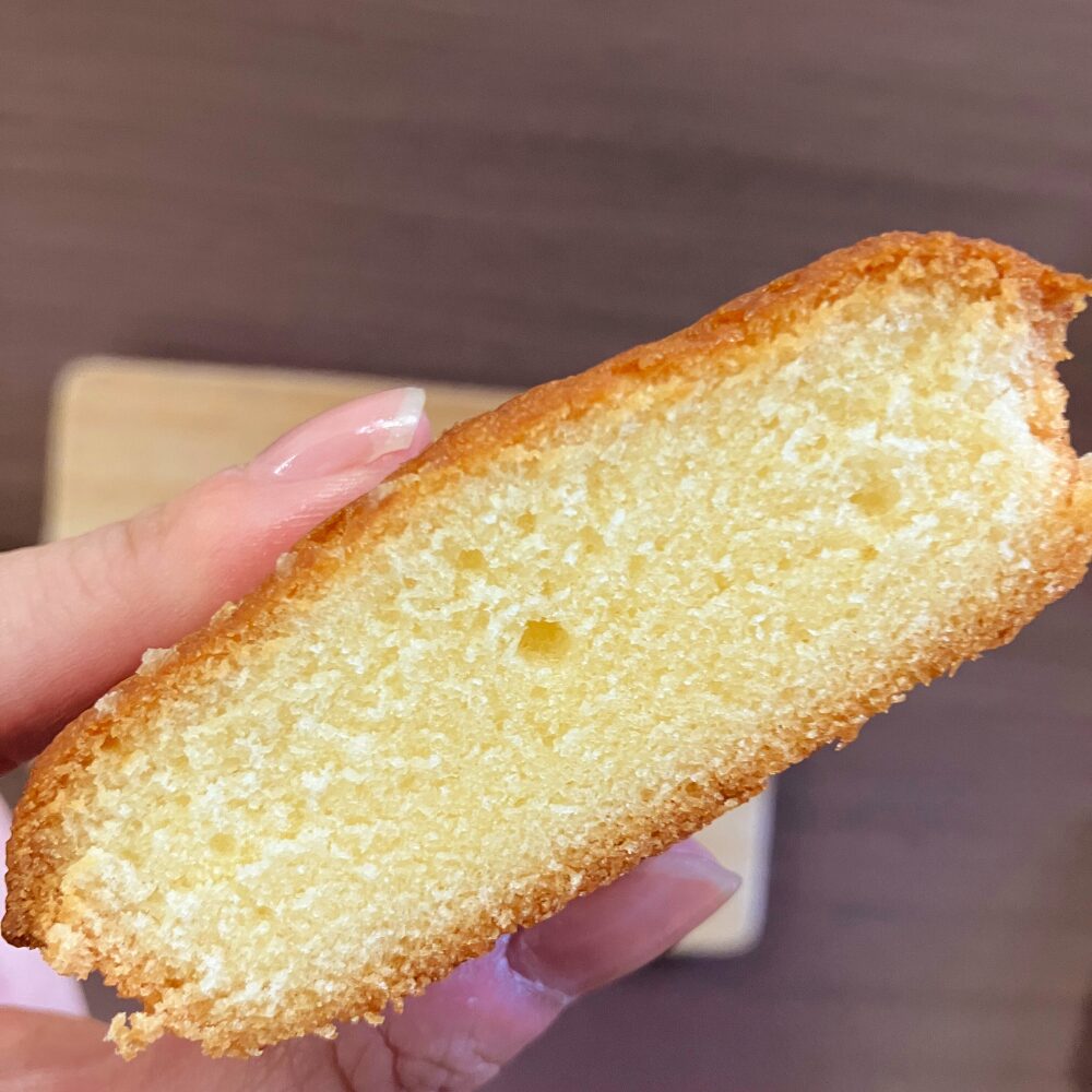 noix de beurre（ノワ・ドゥ・ブール）の焼きたてマドレーヌ 断面図