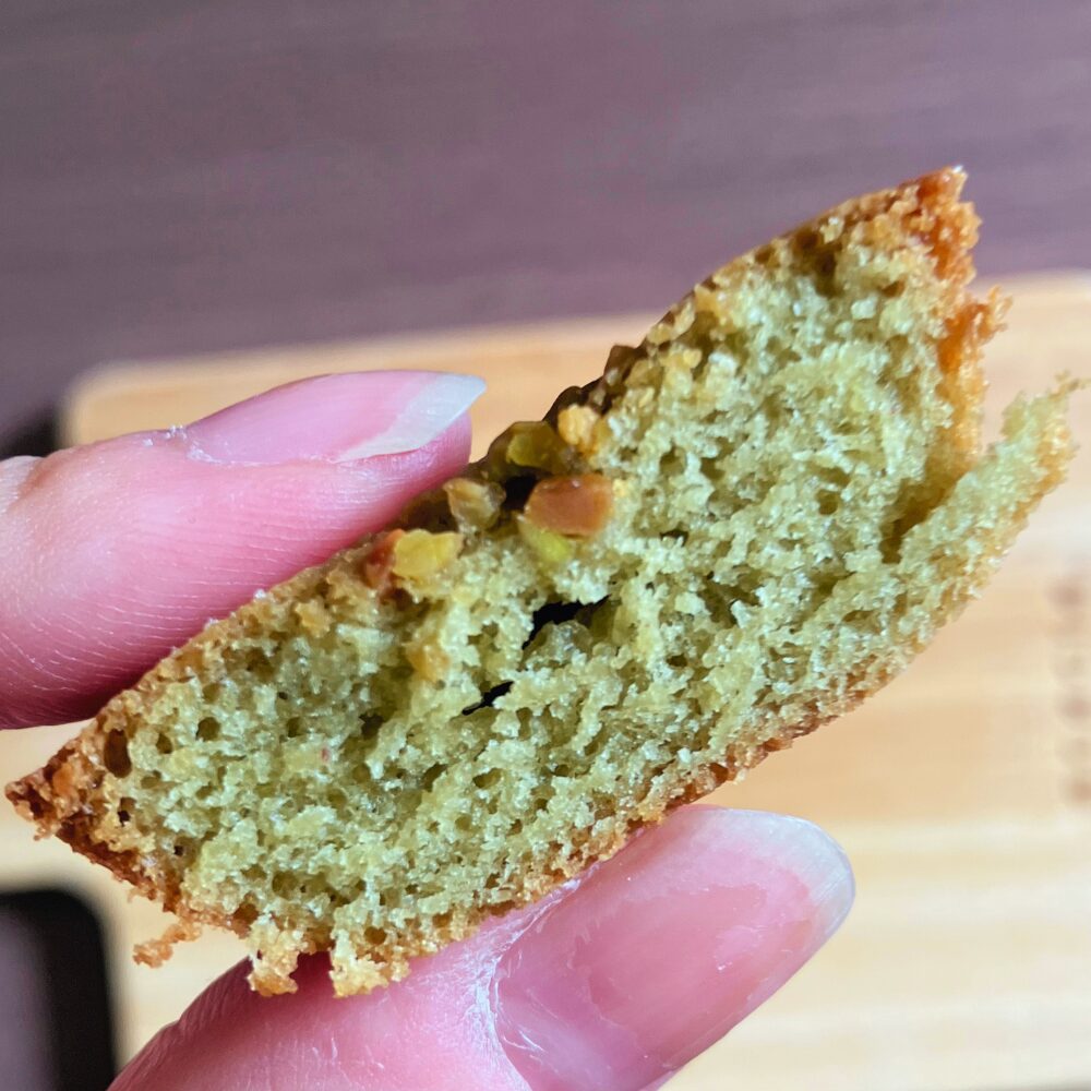 ピスタチオマニアのピスタチオフィナンシェ 断面図