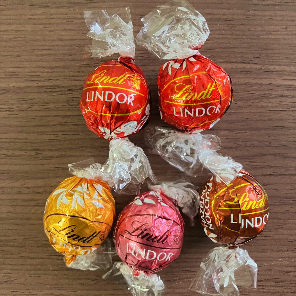リンツ（Lindt）のショコラスイーツ&リンドール ギフト
ミルク&ストロベリー
（ショコラフィナンシェ2個＋リンドール5個）のリンドール