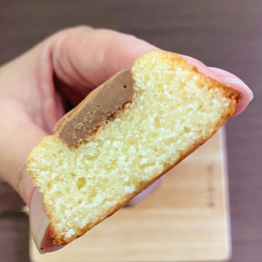 リンツ（Lindt）のリンツフィナンシェショコラミルク 断面