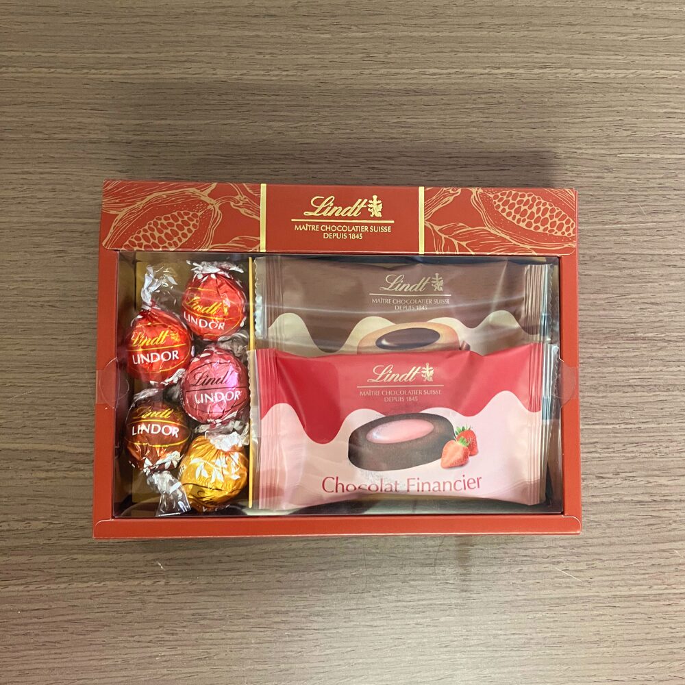 リンツ（Lindt）のショコラスイーツ&リンドール ギフト
ミルク&ストロベリー
（ショコラフィナンシェ2個＋リンドール5個）箱表