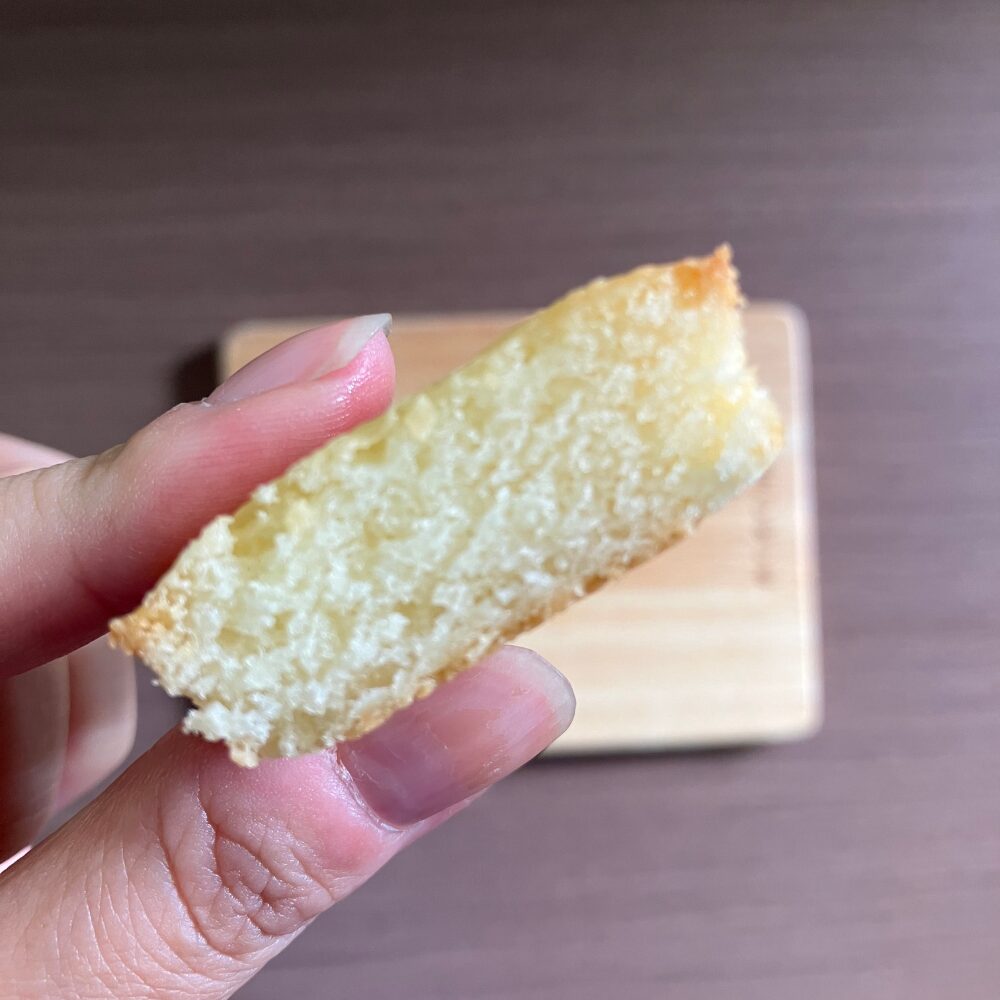 ニューデイズの発酵バターを使ったフィナンシェ 断面図