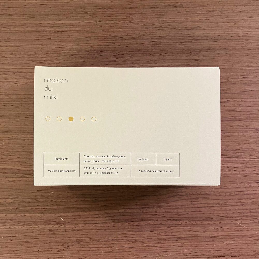 メゾン・デュ・ミエル（maison du miel）のマカダミアとキャラメルのショコラサンド の箱表