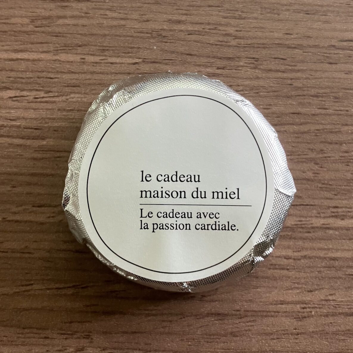 メゾン・デュ・ミエル（maison du miel）のマカダミアとキャラメルのショコラサンド パッケージ表