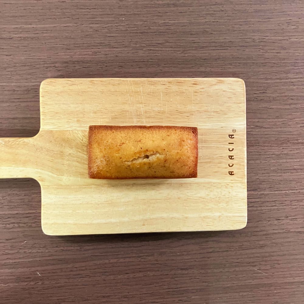 ローソンのバター香るしっとりフィナンシェ 01