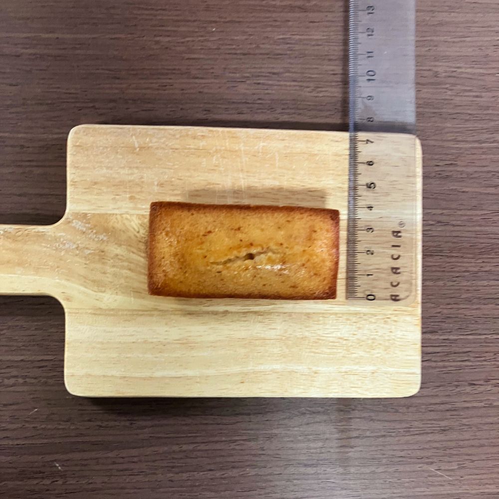 ローソンのバター香るしっとりフィナンシェ 大きさ01