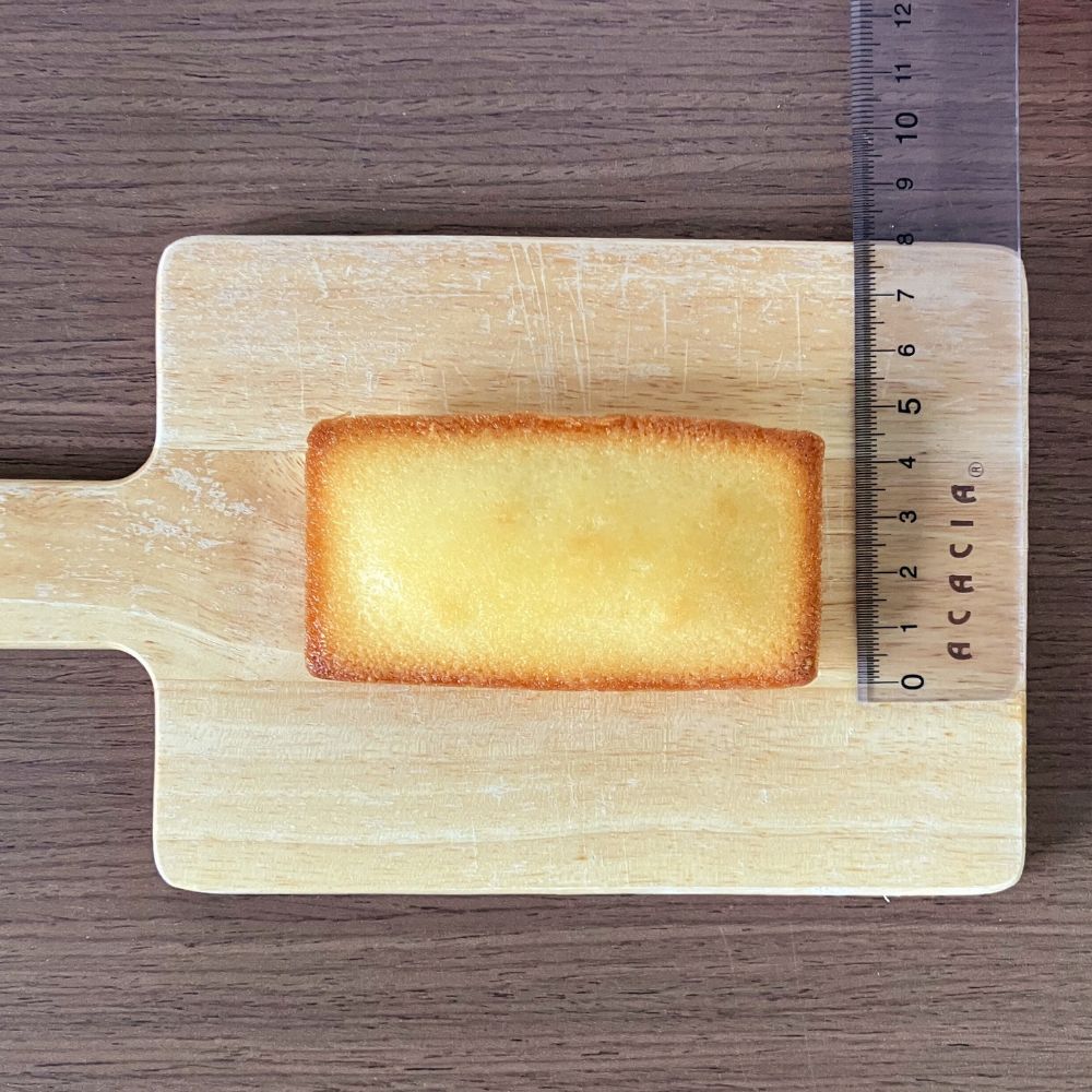 ミニストップの発酵バター風味のフィナンシェ　大きさ01